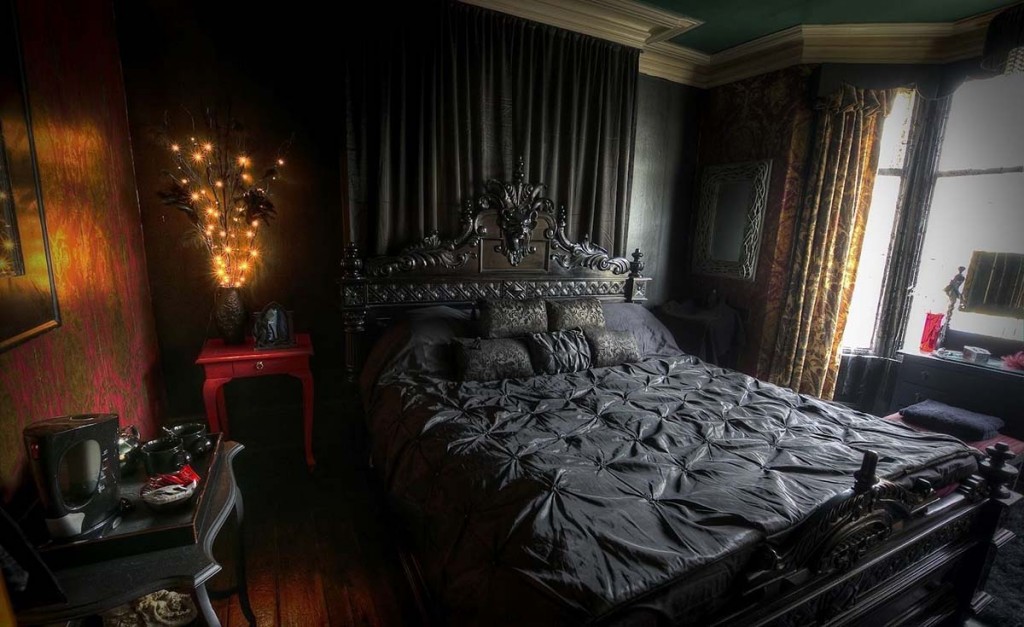 Luxurious-Gothic-Bedroom-Design